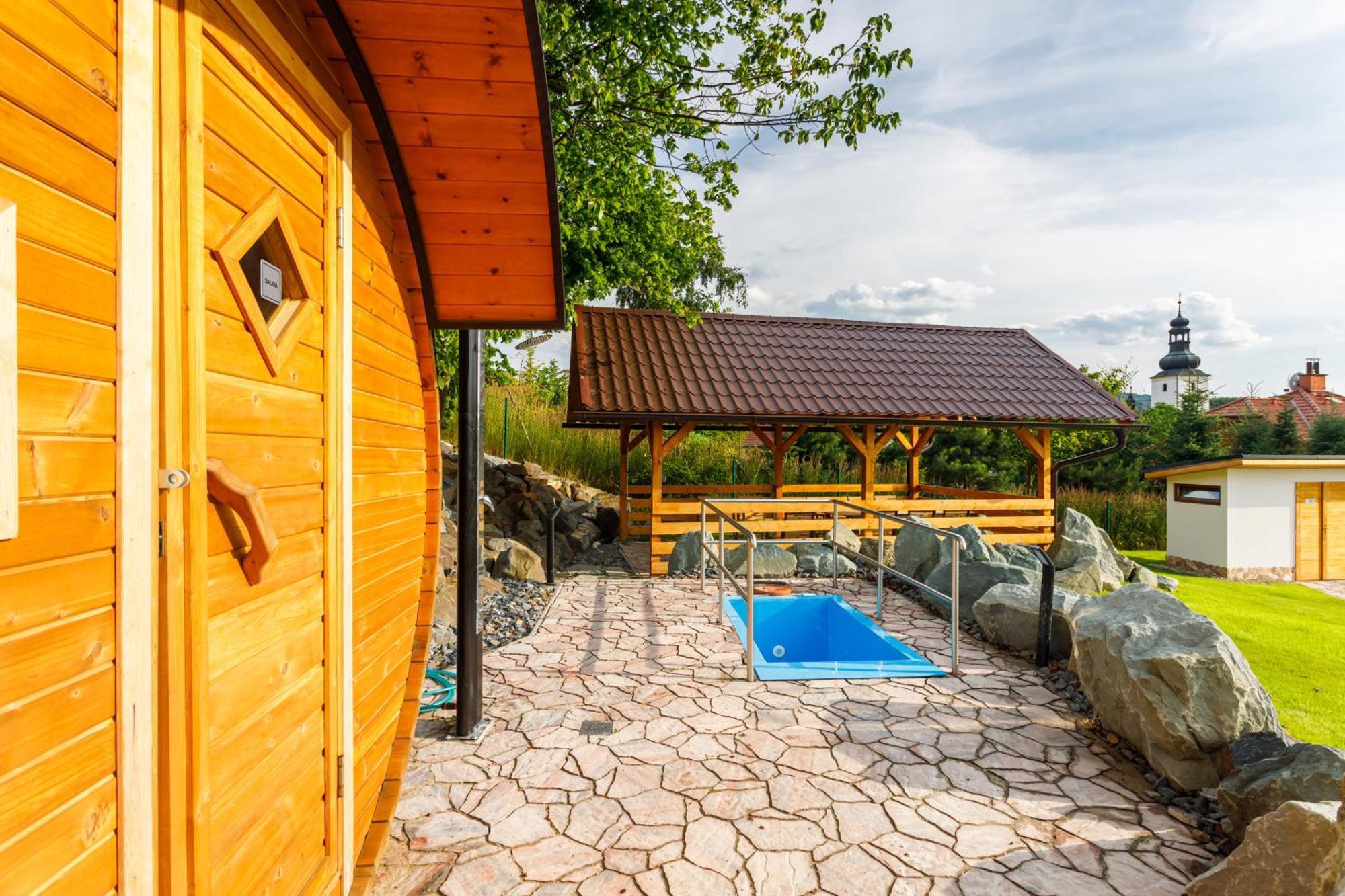 Restaurace A Penzion Pod Lipami Metylovice Exterior foto