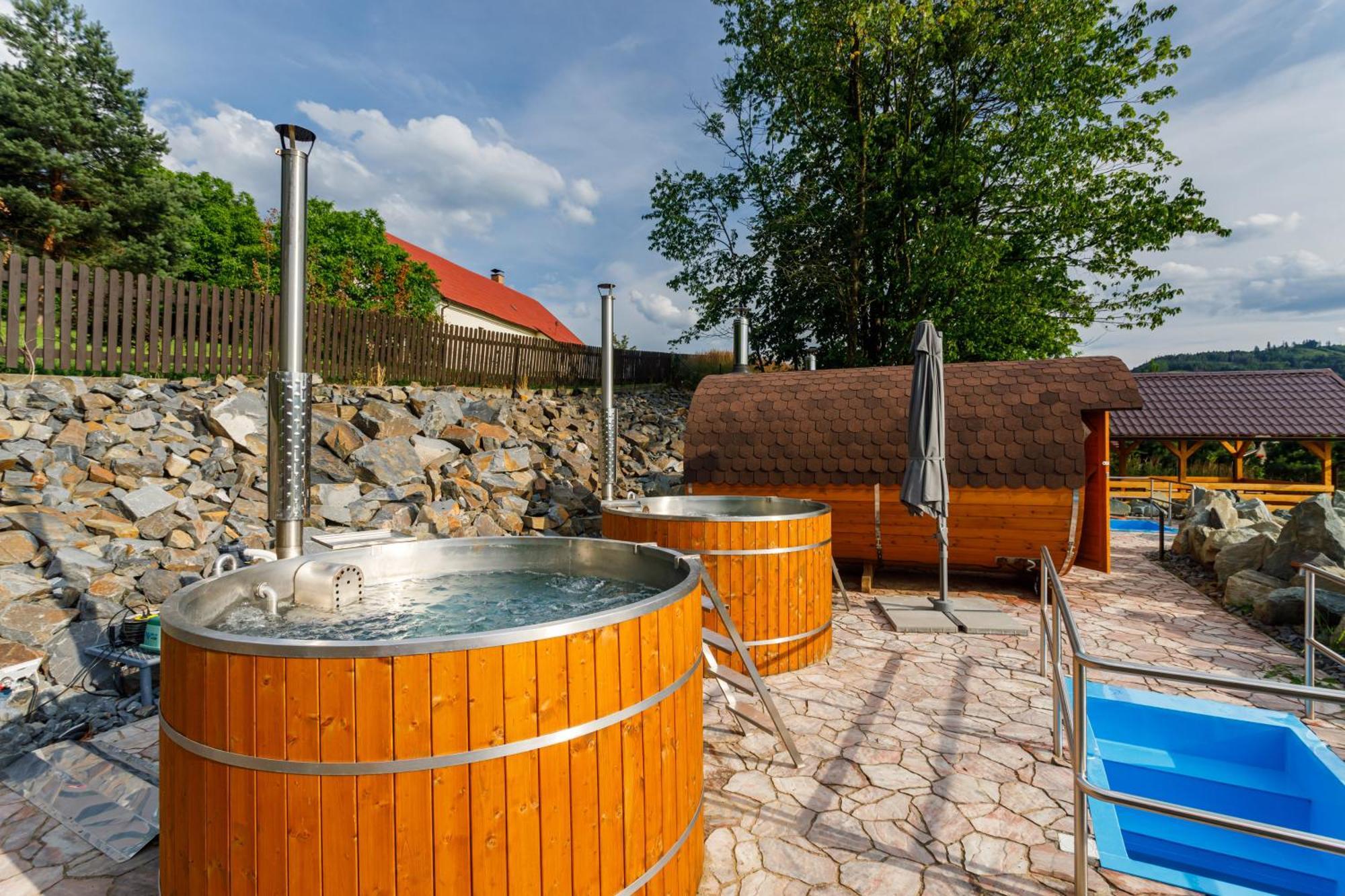 Restaurace A Penzion Pod Lipami Metylovice Exterior foto