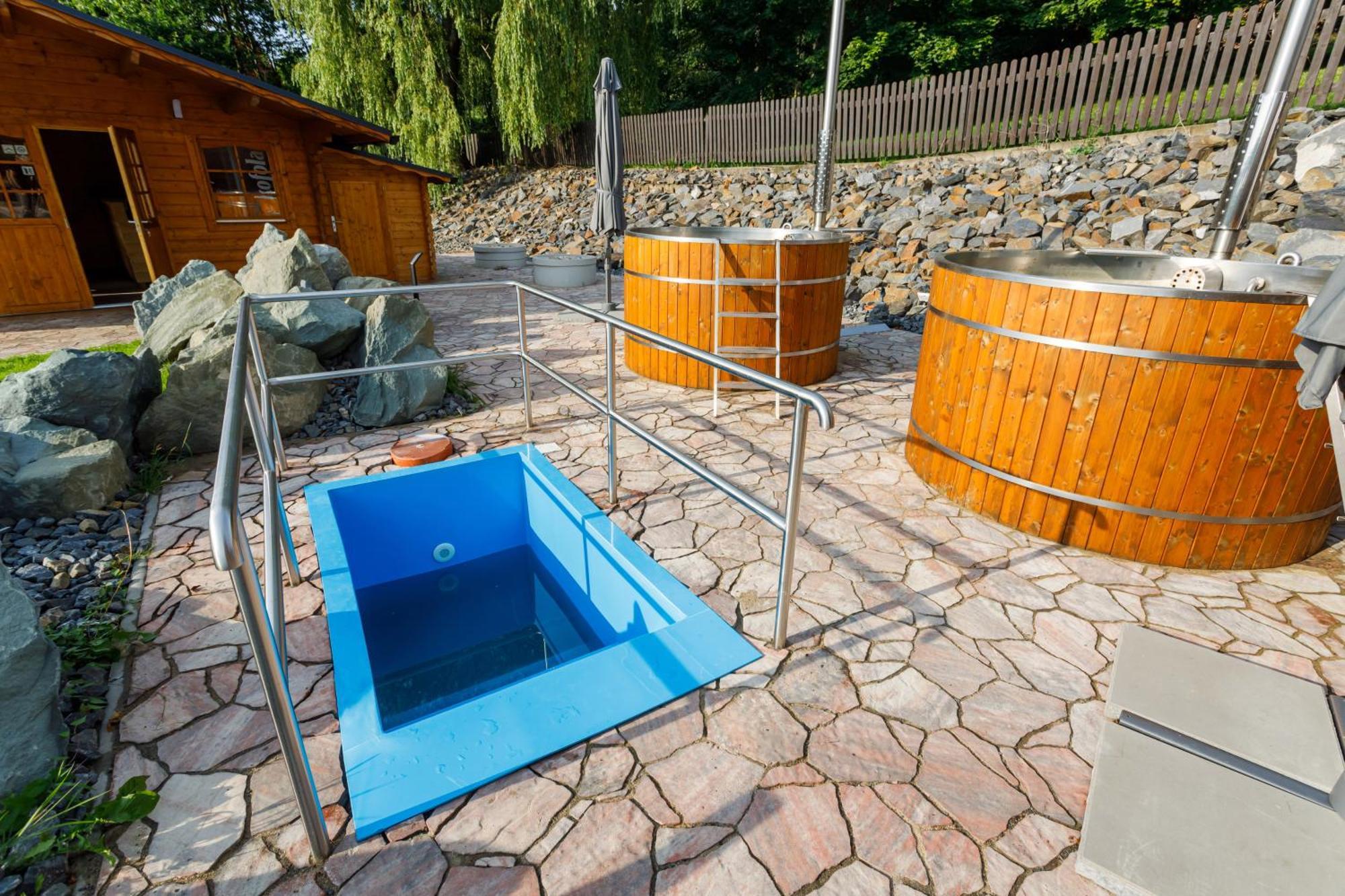 Restaurace A Penzion Pod Lipami Metylovice Exterior foto