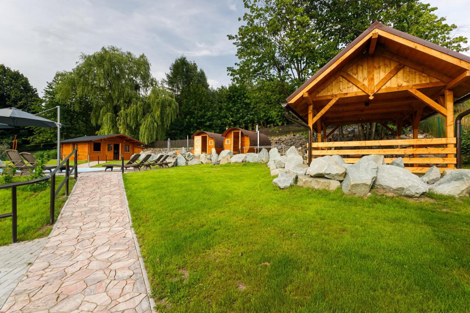 Restaurace A Penzion Pod Lipami Metylovice Exterior foto