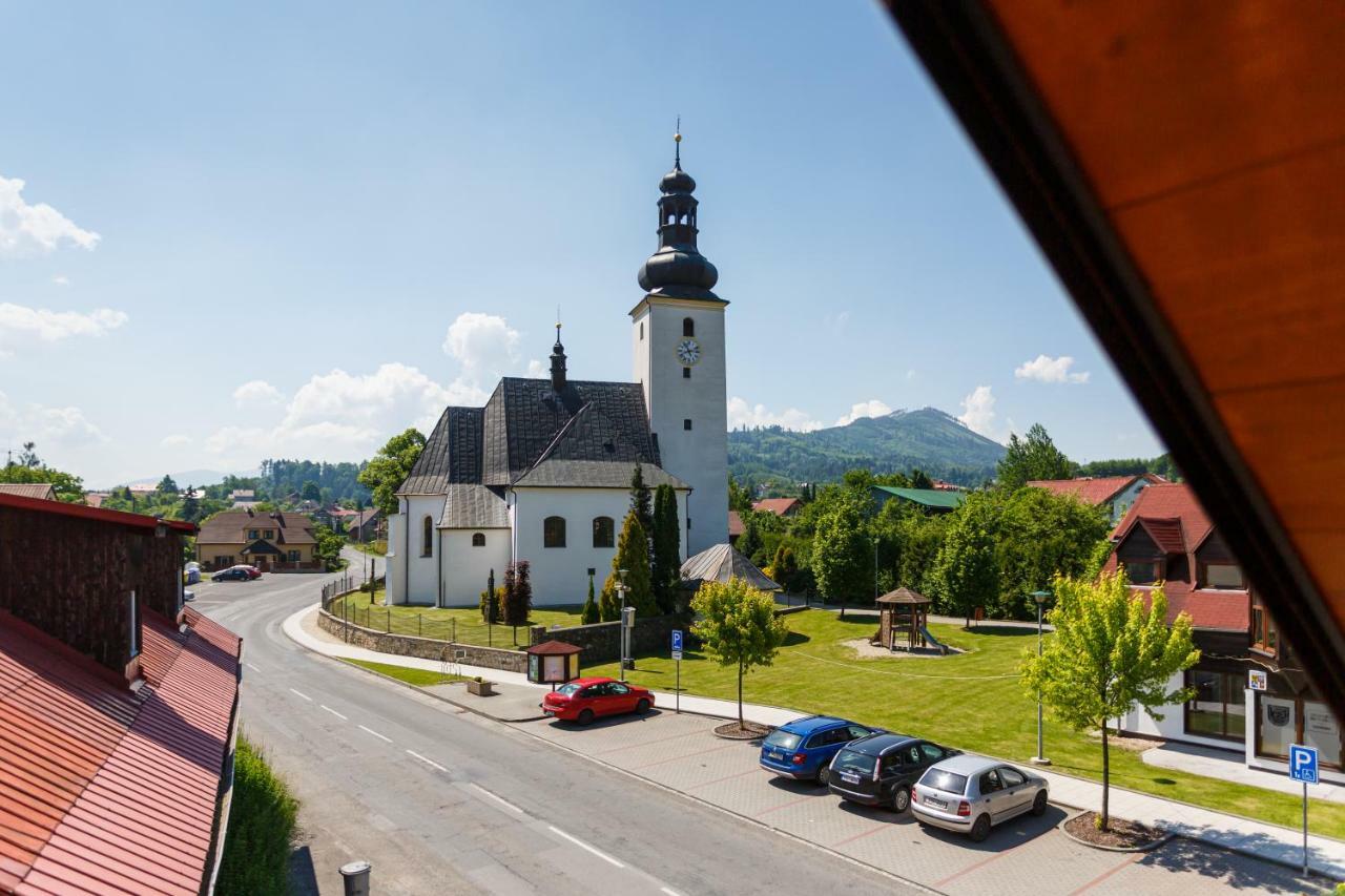Restaurace A Penzion Pod Lipami Metylovice Exterior foto