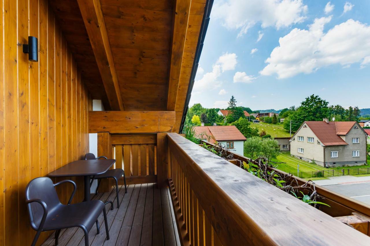 Restaurace A Penzion Pod Lipami Metylovice Exterior foto